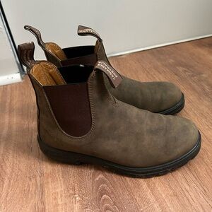 Blundstone Chelsea boots in Rustic Brown size 9.5W (6.5 AUS)